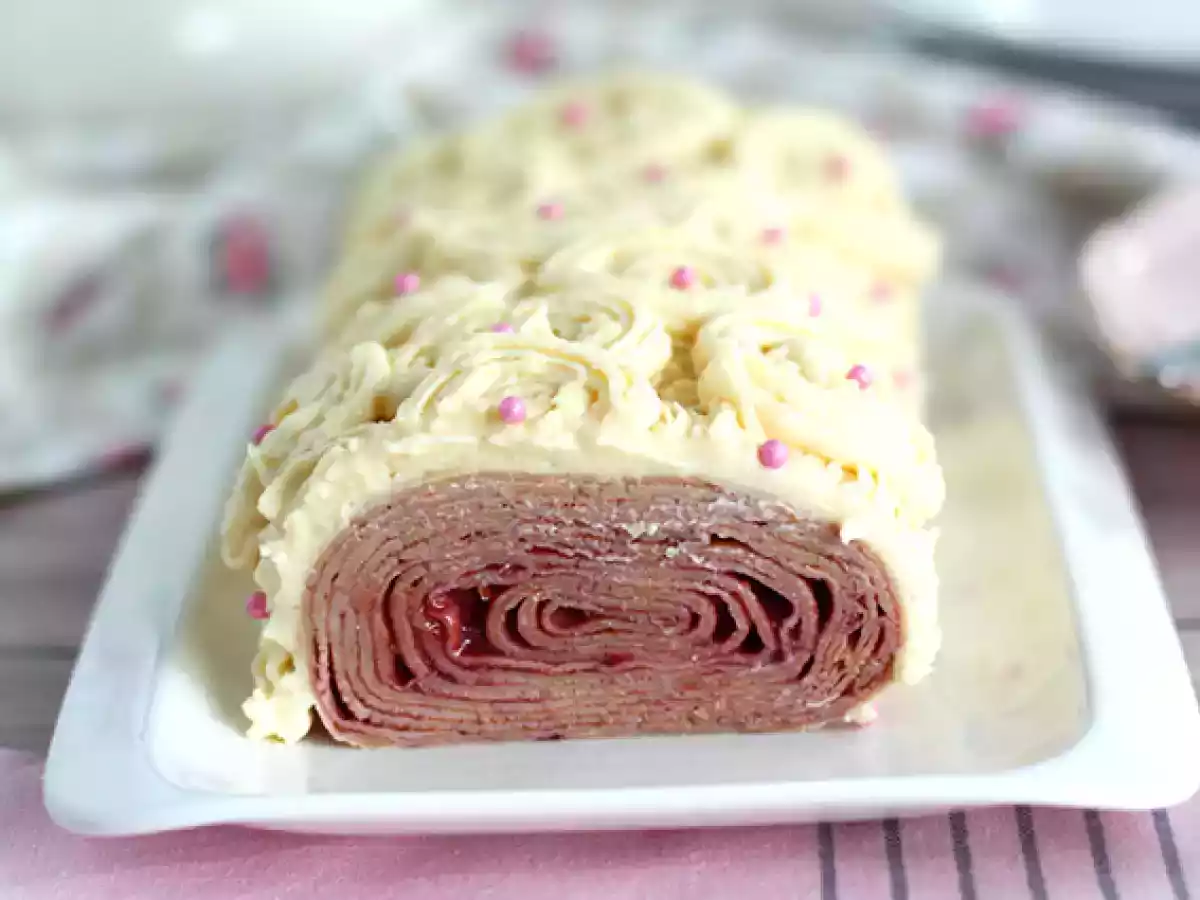 Valkosuklaa vadelma pannukakkutukki