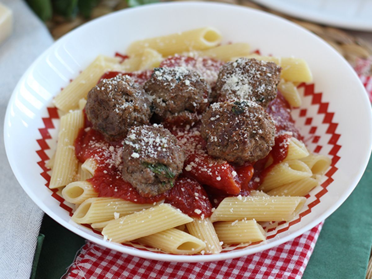 Vasikkaliha ja parmesaanilihapullat