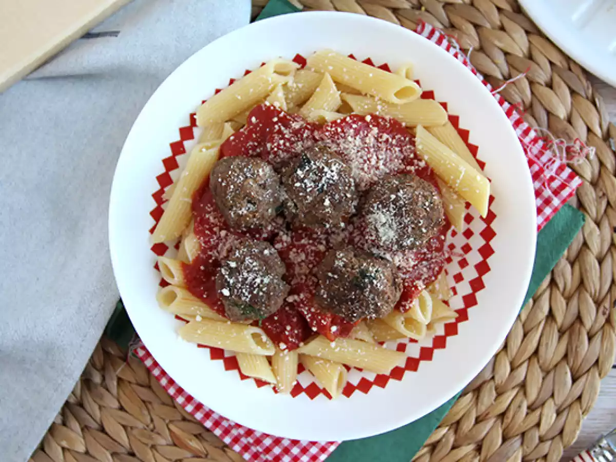 Vasikkaliha ja parmesaanilihapullat - kuva 2
