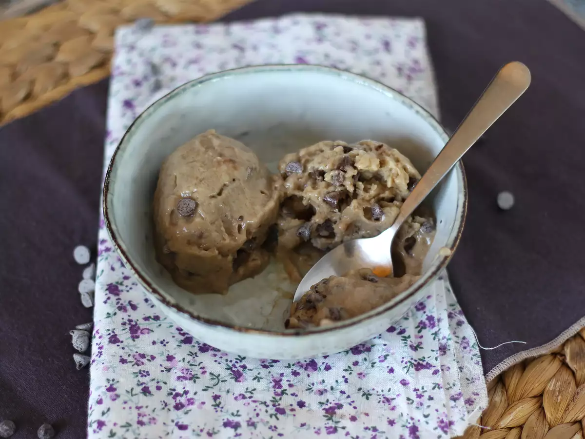 Vegaaninen banaanijäätelö keksitaikinan makuisena – superhelppo Cookie Dough -jäätelö - kuva 3