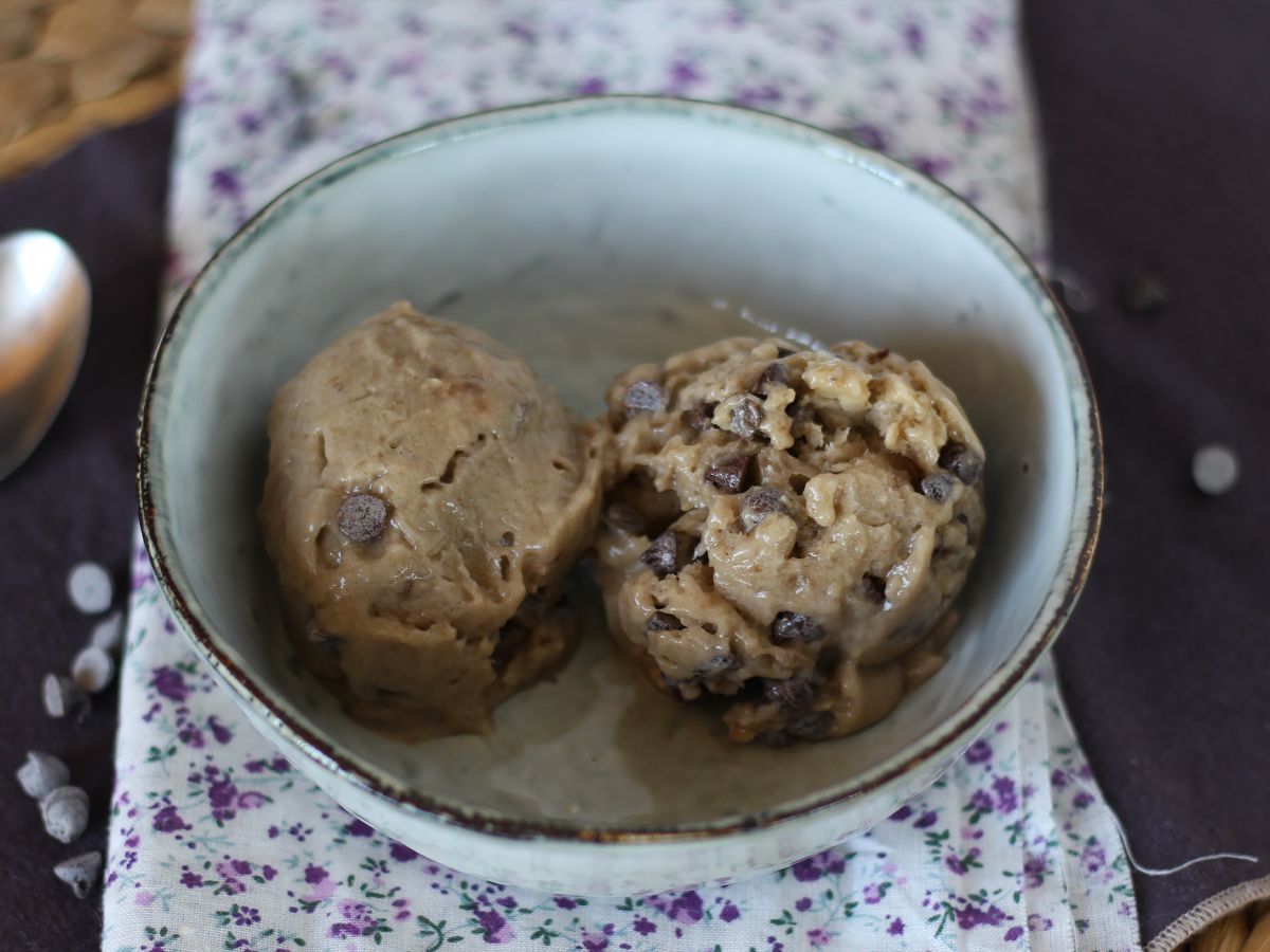 Vegaaninen banaanijäätelö superhelppo tehdä keksitaikinan makuisena! Vegaaninen keksitaikina - kuva 2