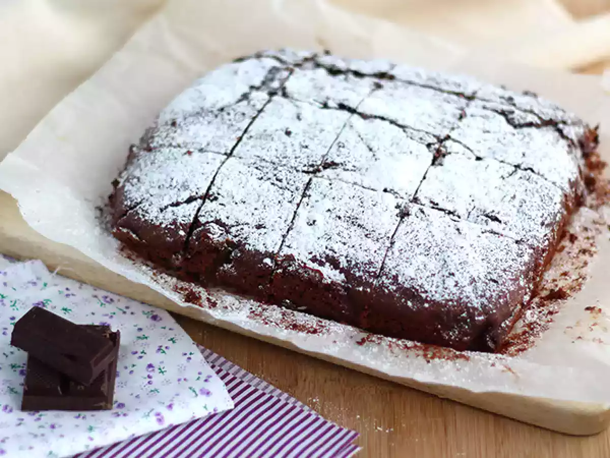 Vegaaninen brownie ilman munia ja maitoa