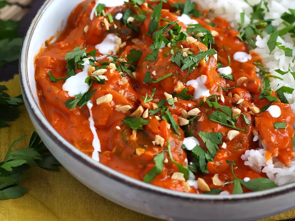 Vegaaninen Malai Kofta: kikherne-lihapullia tomaattikastikkeessa