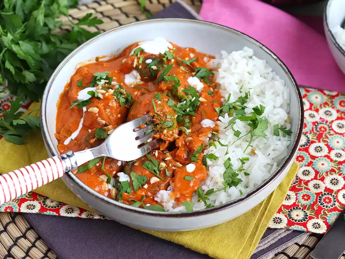 Vegaaninen malai kofta – kikhernepyörykät tomaattikastikkeessa - kuva 2