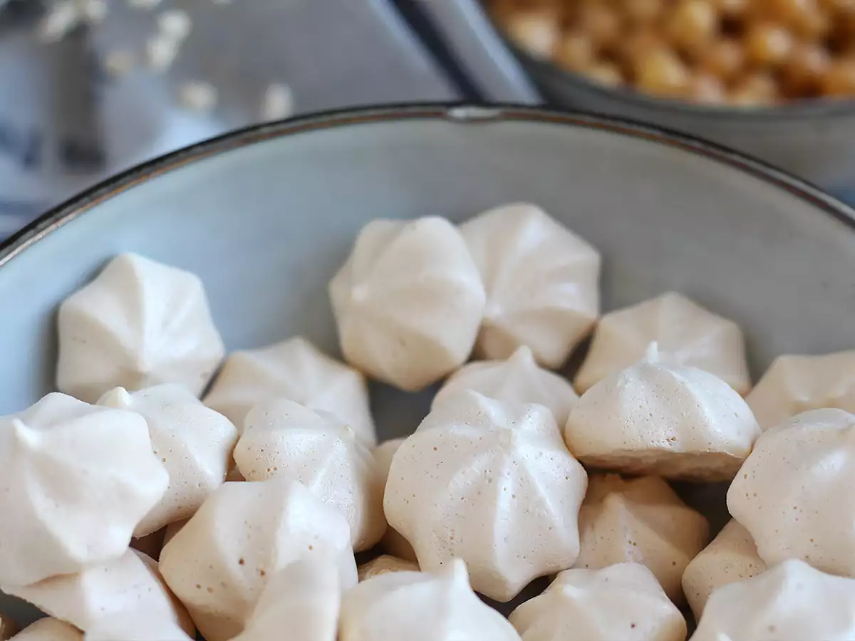 Vegaaniset aquafaba-marengit - kuva 5