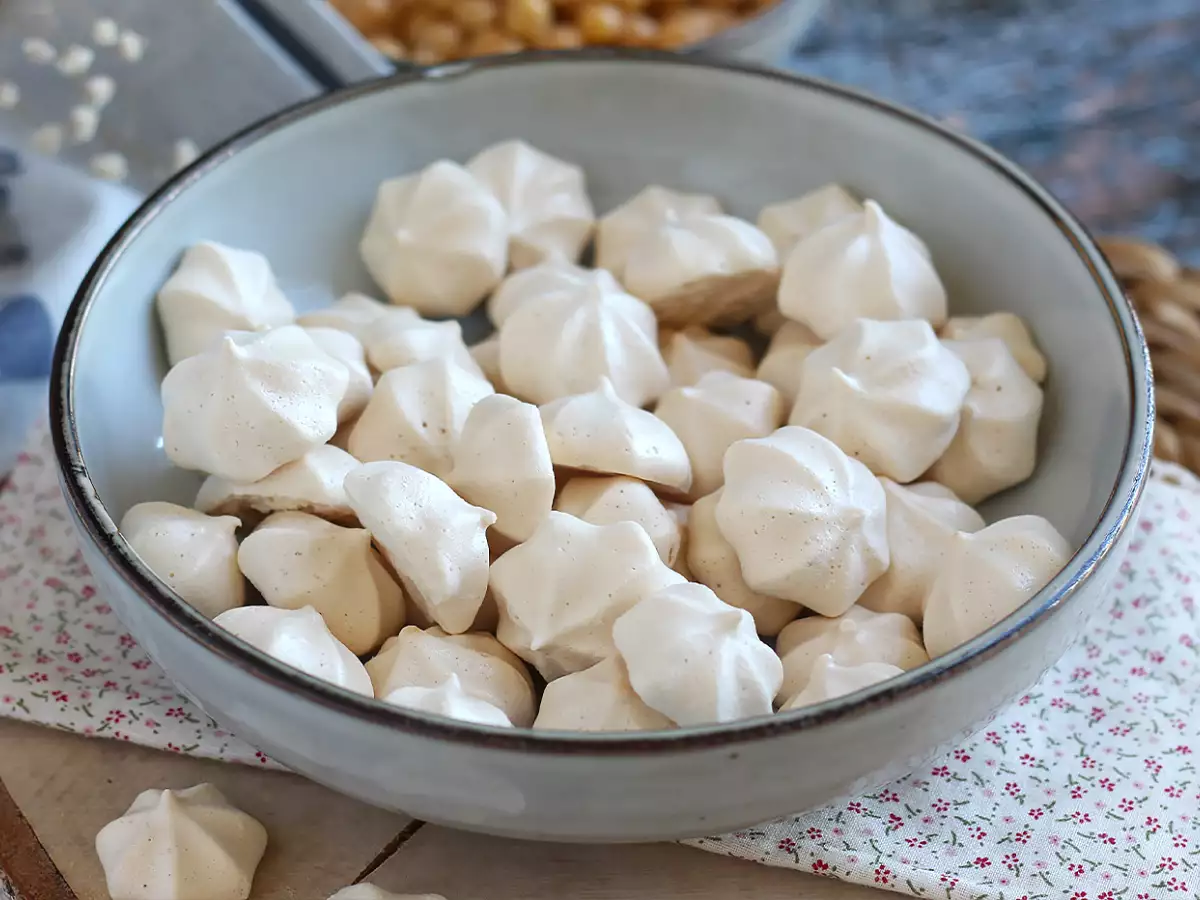 Vegaaniset aquafaba-marengit - kuva 6