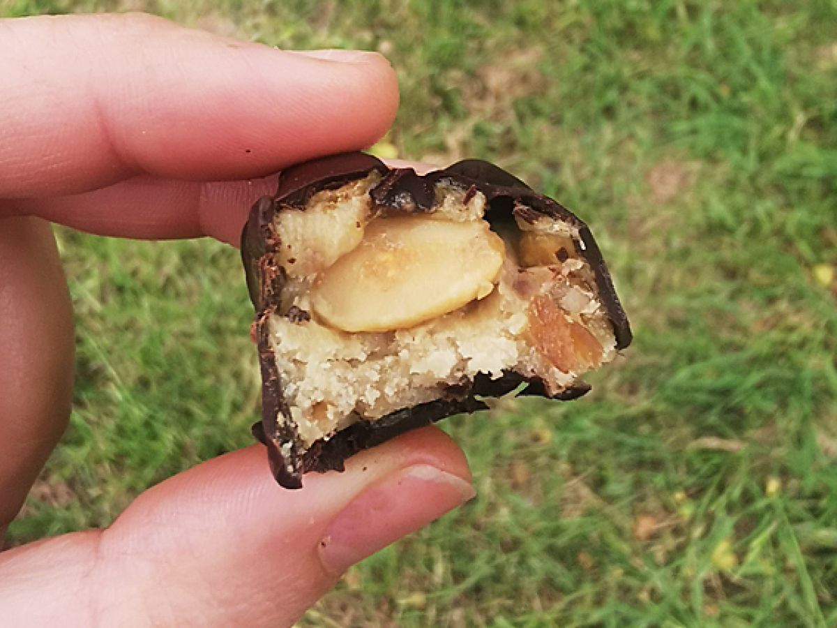 Vegaaniset ja gluteenittomat kotitekoiset Snickers-patukat - kuva 2