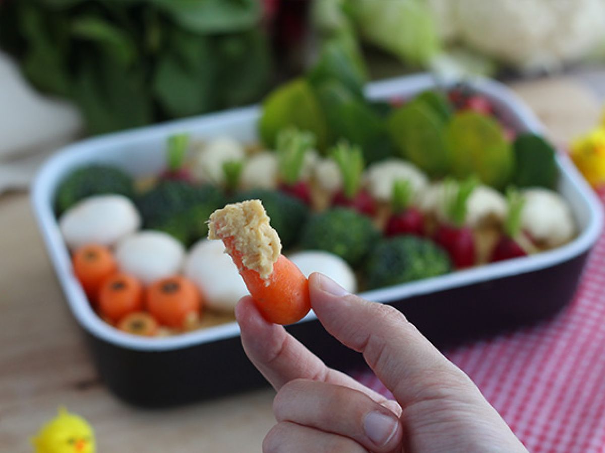 Vihannespuutarha aperitiivejä varten (hummusta ja kasviksia) - kuva 2