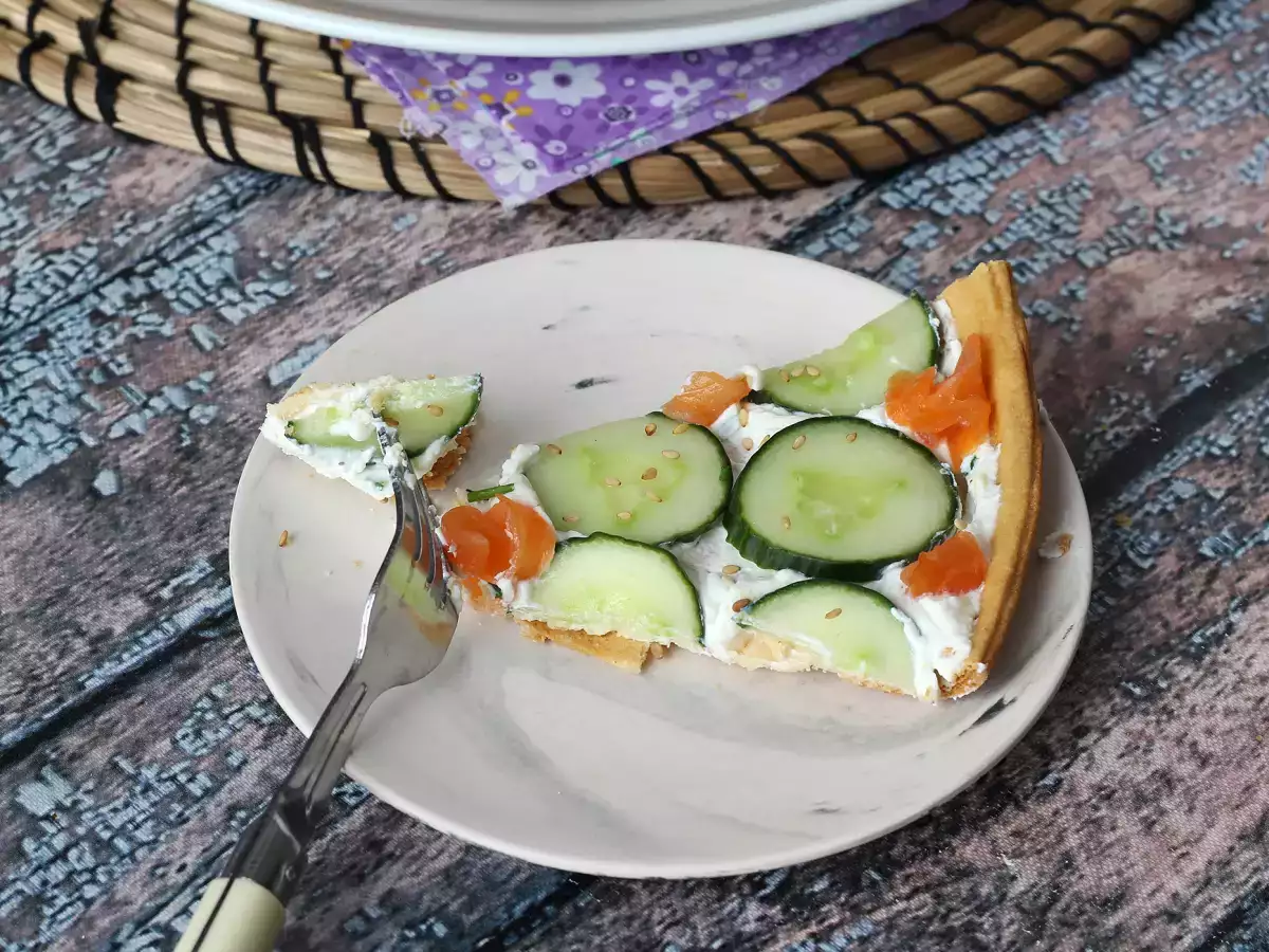 Virkistävä kesäpiirakka ricottasta, kurkusta ja savulohesta - kuva 2