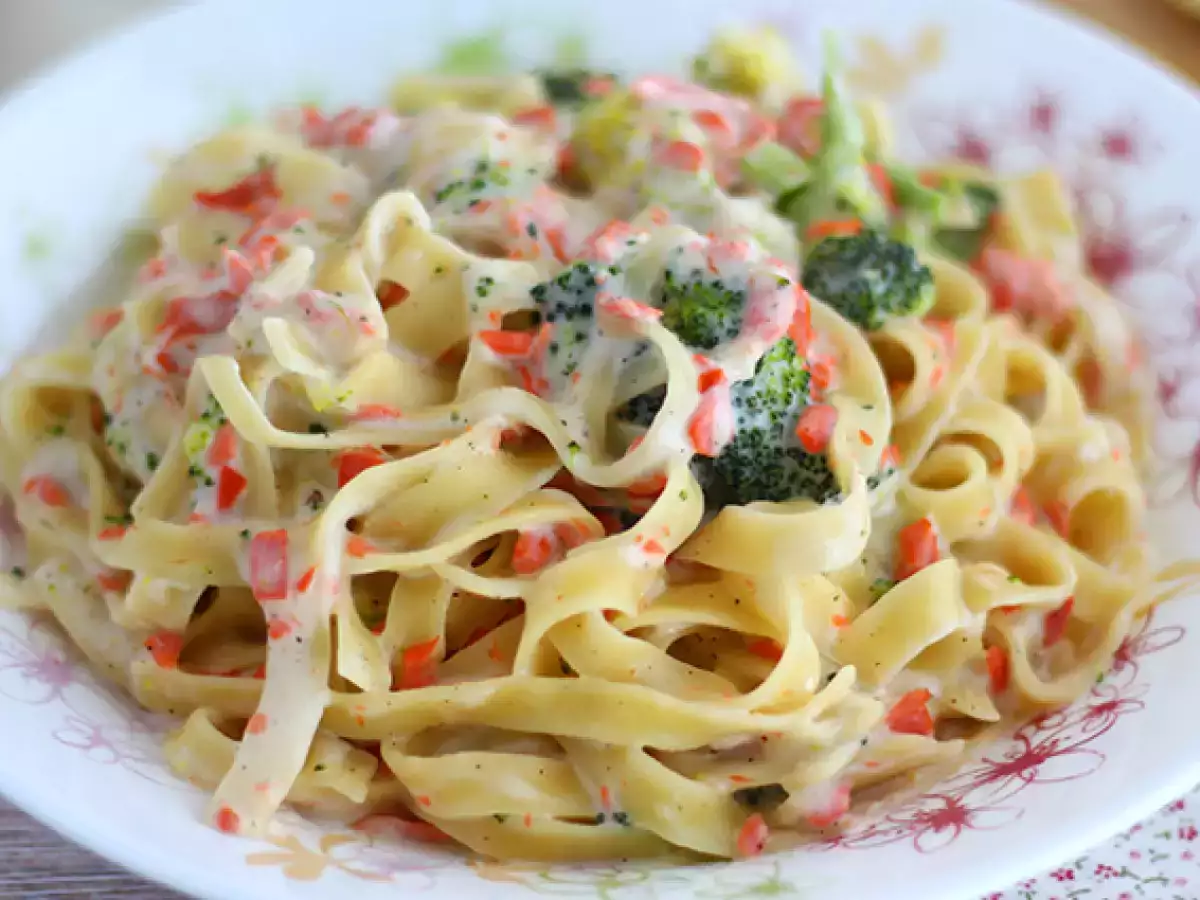 Yhden kattilan pasta – tagliatellea lohen ja parsakaalin kanssa - kuva 4