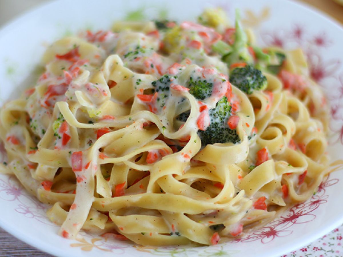 Yhden padan pasta - Tagliatelle lohen ja parsakaalin kanssa - kuva 4